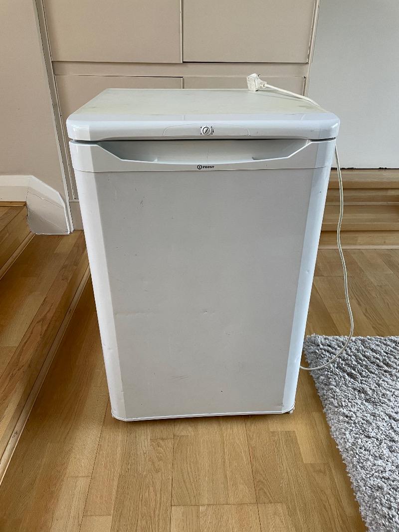 Indesit under counter fridge No cash offers. Working, good condition, Indesit under counter fridge with freezer compartment. 

Please say when you can collect. NW4 - removed for £0