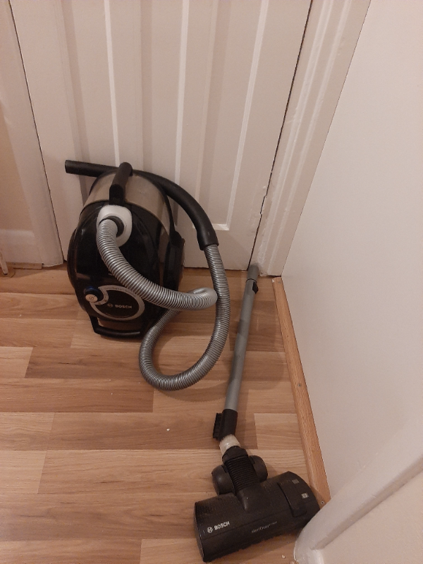 Vacuum cleaner No cash offers. Needs fixing E16 - removed for £0